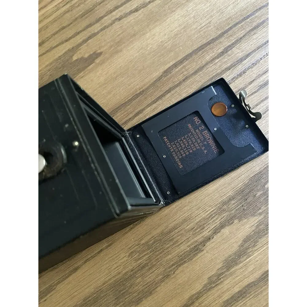Antique 1920s Kodak Brownie No 2 Model F Box Camera